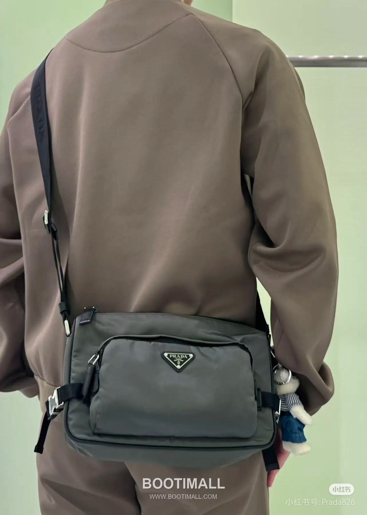 Prada Messenger Bag Re-Nylon, Saffiano Leather Black 프라다 2VH191 메신저백 라지 리나일론, 사피아노 레더 블랙 35cm 1