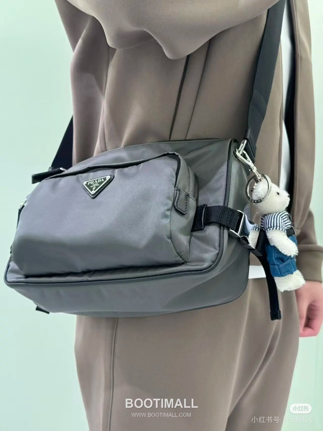 Prada Messenger Bag Re-Nylon, Saffiano Leather Black 프라다 2VH191 메신저백 라지 리나일론, 사피아노 레더 블랙 35cm 2