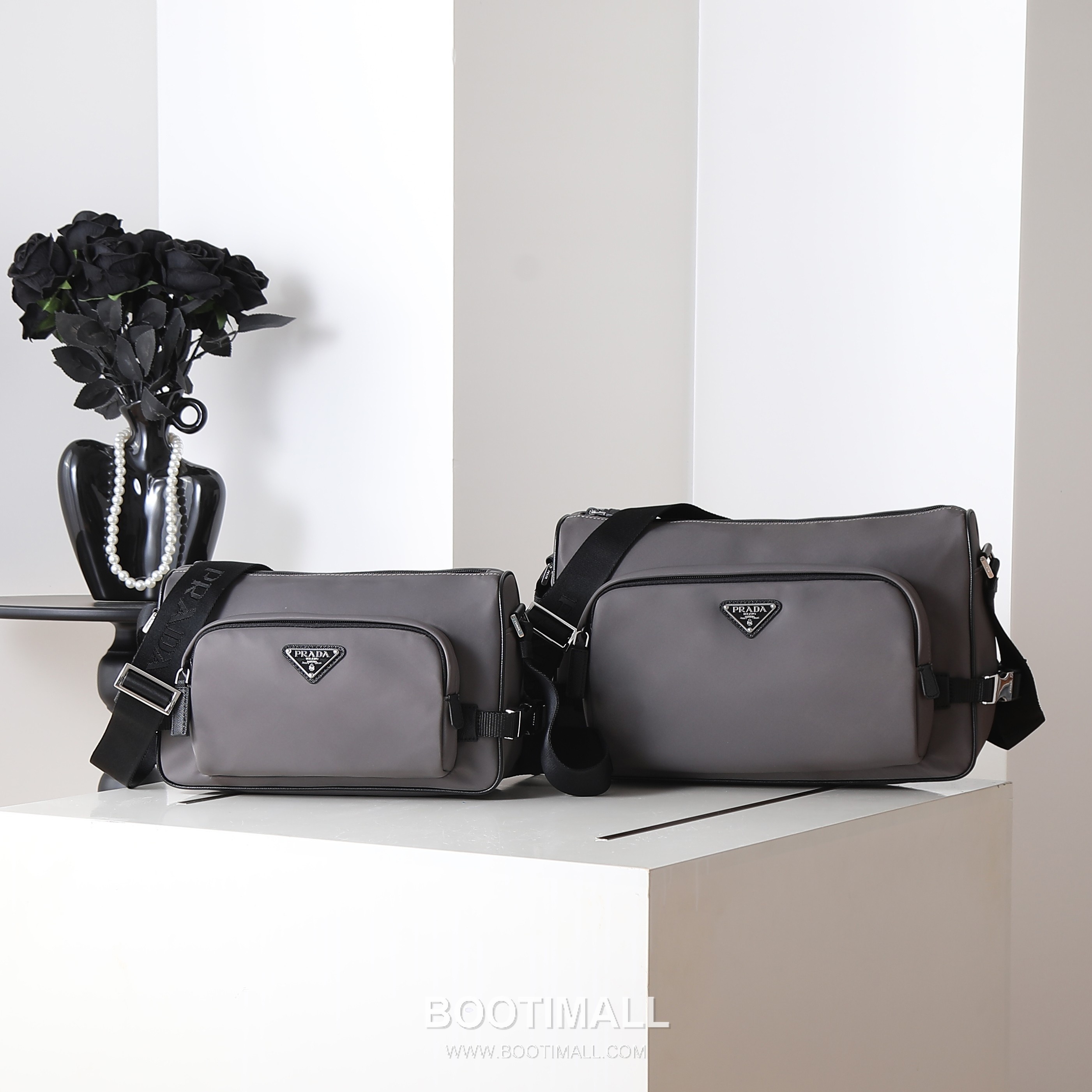 Prada Messenger Bag Re-Nylon, Saffiano Leather Black 프라다 2VH191 메신저백 라지 리나일론, 사피아노 레더 블랙 35cm 3