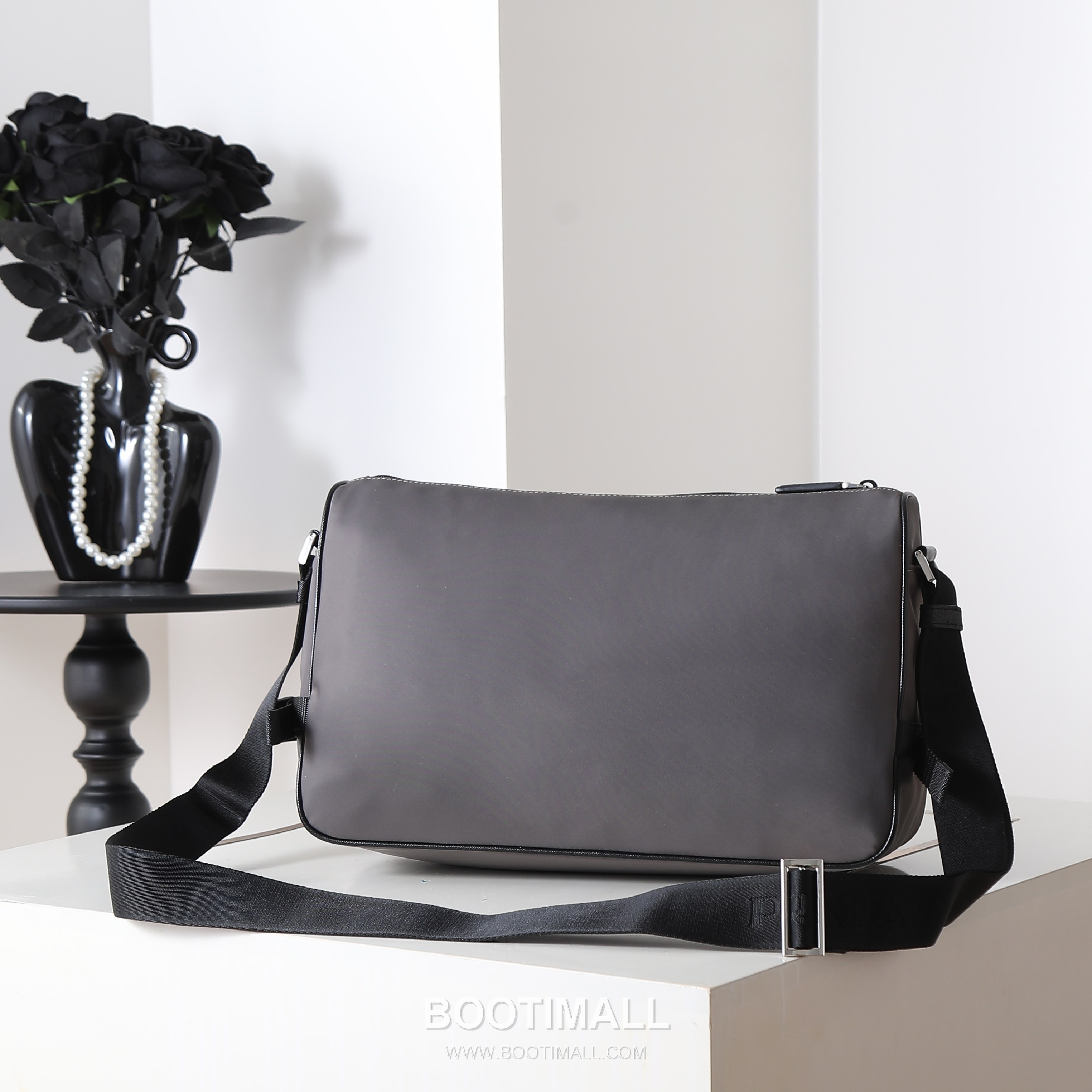 Prada Messenger Bag Re-Nylon, Saffiano Leather Black 프라다 2VH191 메신저백 라지 리나일론, 사피아노 레더 블랙 35cm 6