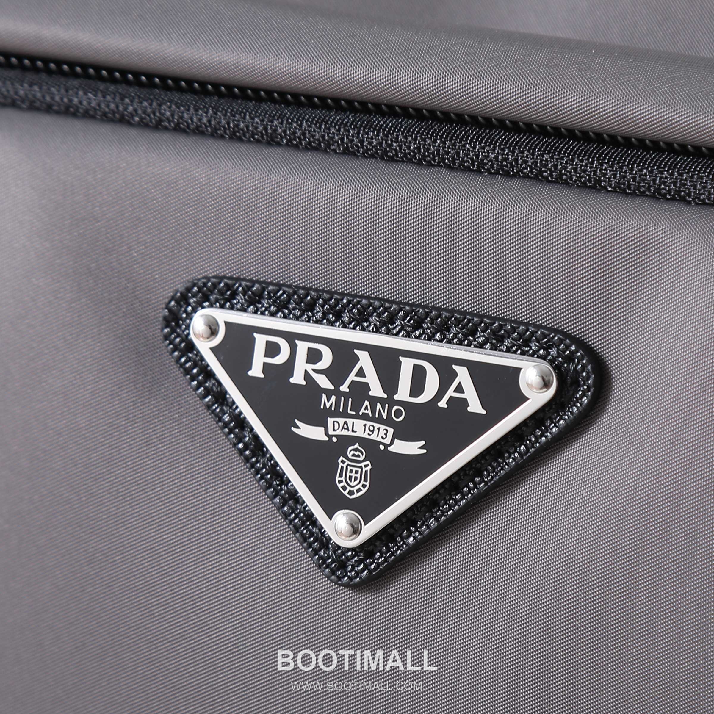 Prada Messenger Bag Re-Nylon, Saffiano Leather Black 프라다 2VH191 메신저백 라지 리나일론, 사피아노 레더 블랙 35cm 8