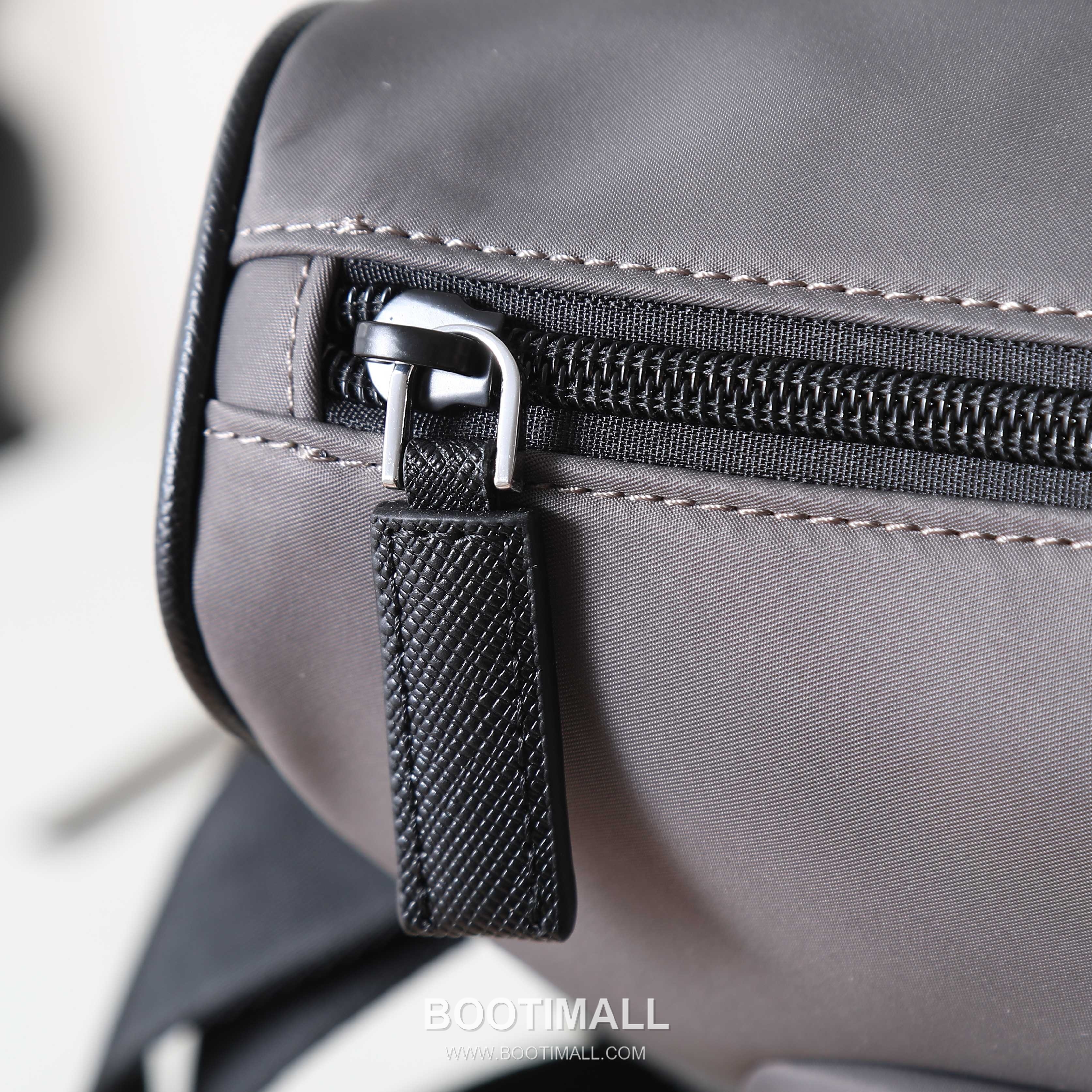 Prada Messenger Bag Re-Nylon, Saffiano Leather Black 프라다 2VH191 메신저백 라지 리나일론, 사피아노 레더 블랙 35cm 10