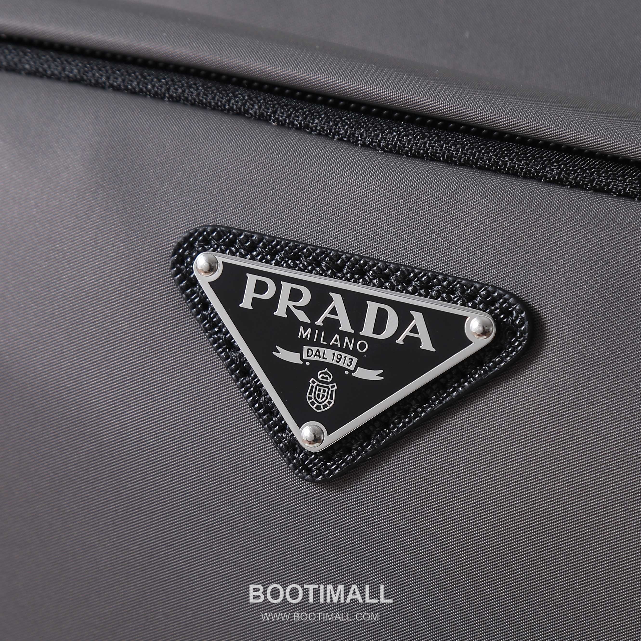 Prada Messenger Bag Re-Nylon, Saffiano Leather Trim Black 프라다 2VH192 메신저백 리나일론, 사피아노 레더 트리밍 블랙 28cm 4