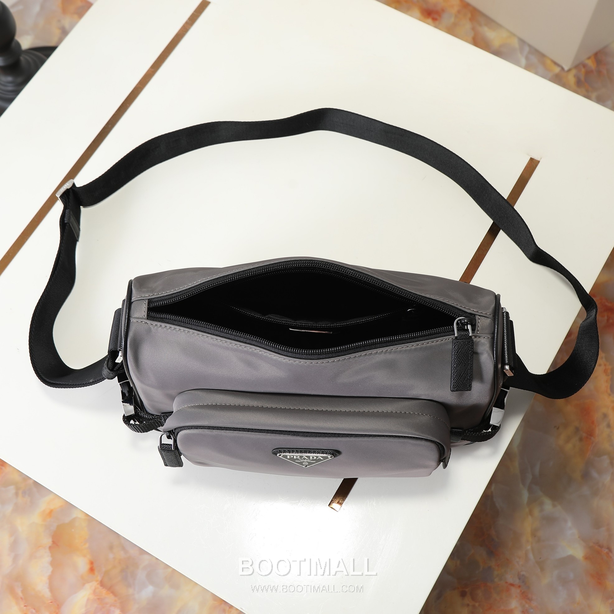 Prada Messenger Bag Re-Nylon, Saffiano Leather Trim Black 프라다 2VH192 메신저백 리나일론, 사피아노 레더 트리밍 블랙 28cm 8