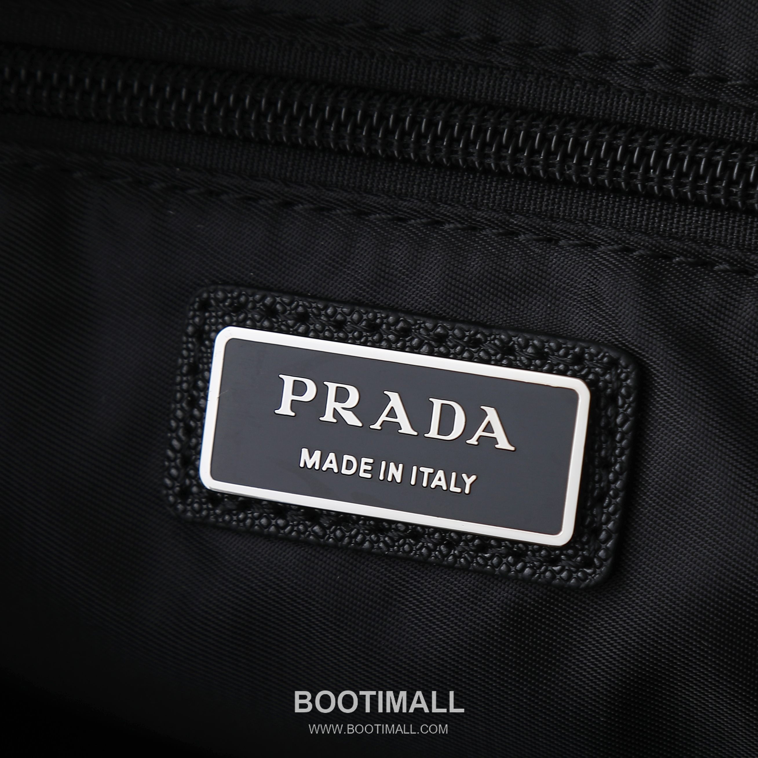 Prada Messenger Bag Re-Nylon, Saffiano Leather Trim Black 프라다 2VH192 메신저백 리나일론, 사피아노 레더 트리밍 블랙 28cm 9