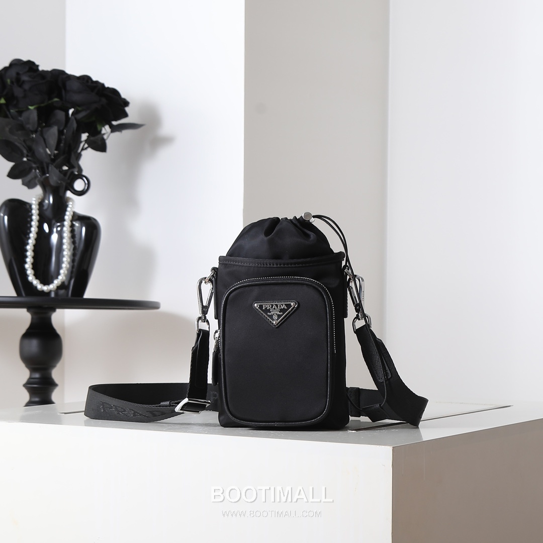 Prada Re-Nylon Phone Case Recycled Nylon Black Phone Bag 프라다 리-나일론 폰 케이스 2ZH155 리사이클 나일론 블랙 폰백 18cm 1