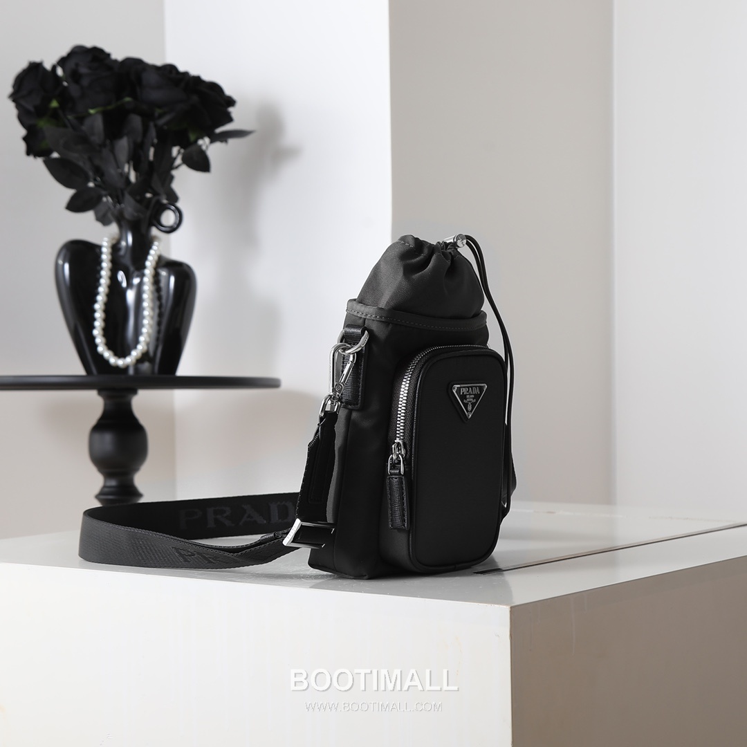 Prada Re-Nylon Phone Case Recycled Nylon Black Phone Bag 프라다 리-나일론 폰 케이스 2ZH155 리사이클 나일론 블랙 폰백 18cm 3