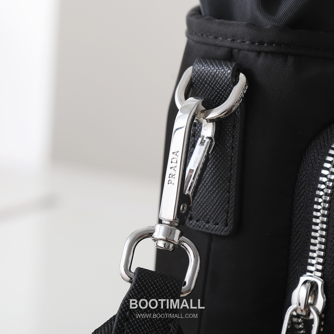 Prada Re-Nylon Phone Case Recycled Nylon Black Phone Bag 프라다 리-나일론 폰 케이스 2ZH155 리사이클 나일론 블랙 폰백 18cm 6