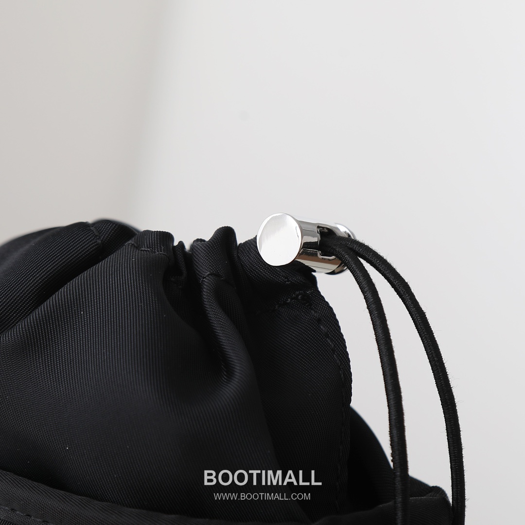 Prada Re-Nylon Phone Case Recycled Nylon Black Phone Bag 프라다 리-나일론 폰 케이스 2ZH155 리사이클 나일론 블랙 폰백 18cm 7