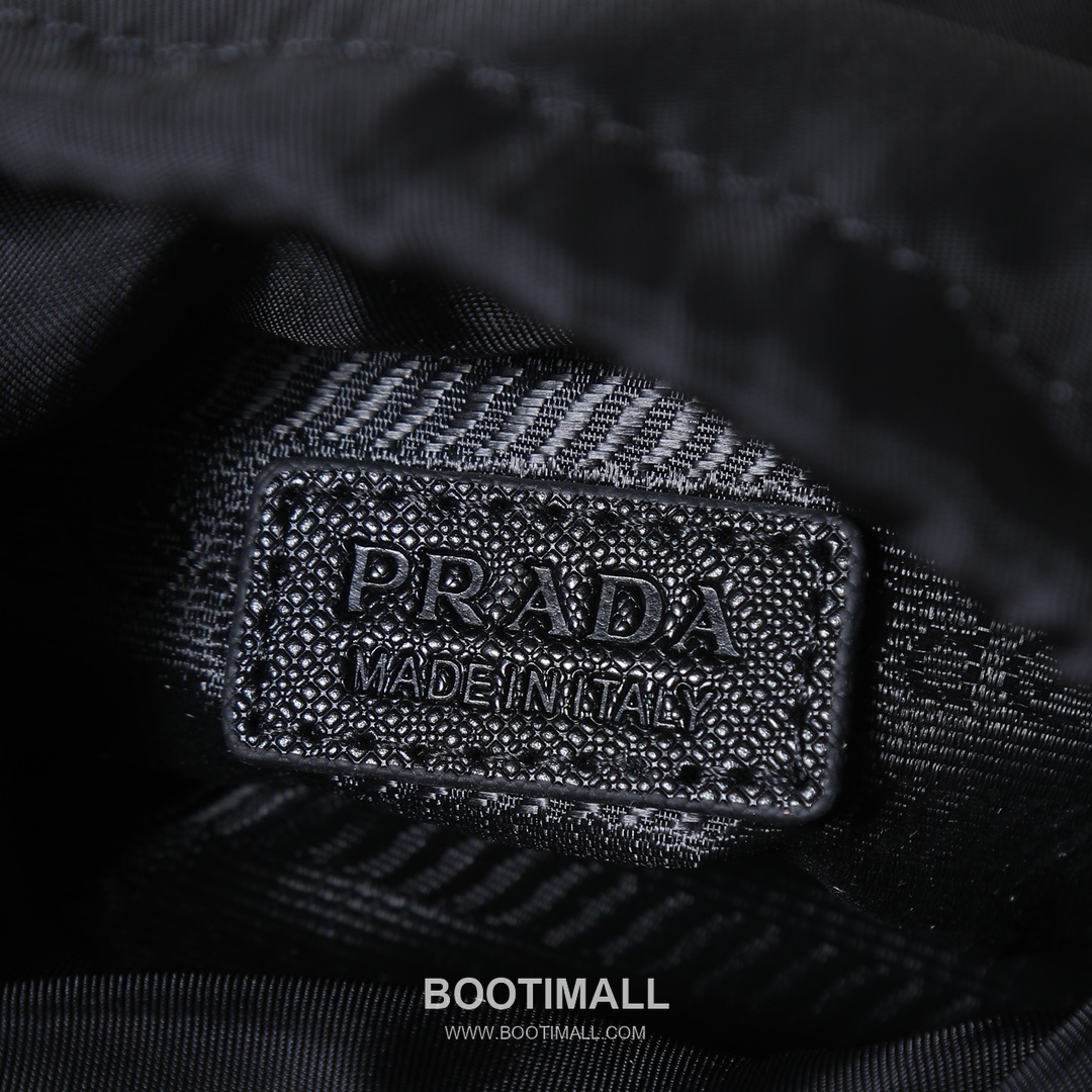 Prada Re-Nylon Phone Case Recycled Nylon Black Phone Bag 프라다 리-나일론 폰 케이스 2ZH155 리사이클 나일론 블랙 폰백 18cm 9