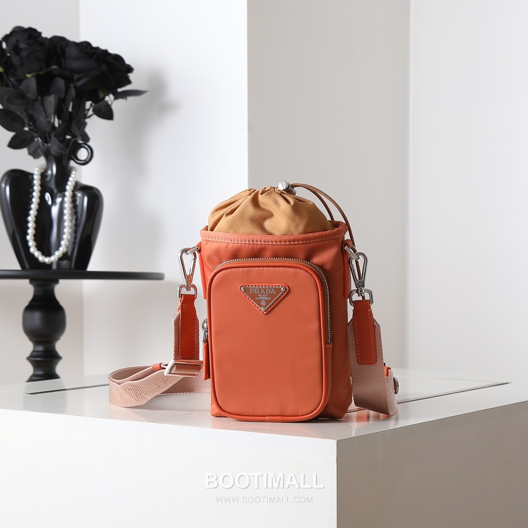 Prada Re-Nylon Phone Pouch Re-Nylon New Color 프라다 리나일론 폰 파우치 2ZH155 리나일론(재생 나일론) 뉴 컬러 18cm 1