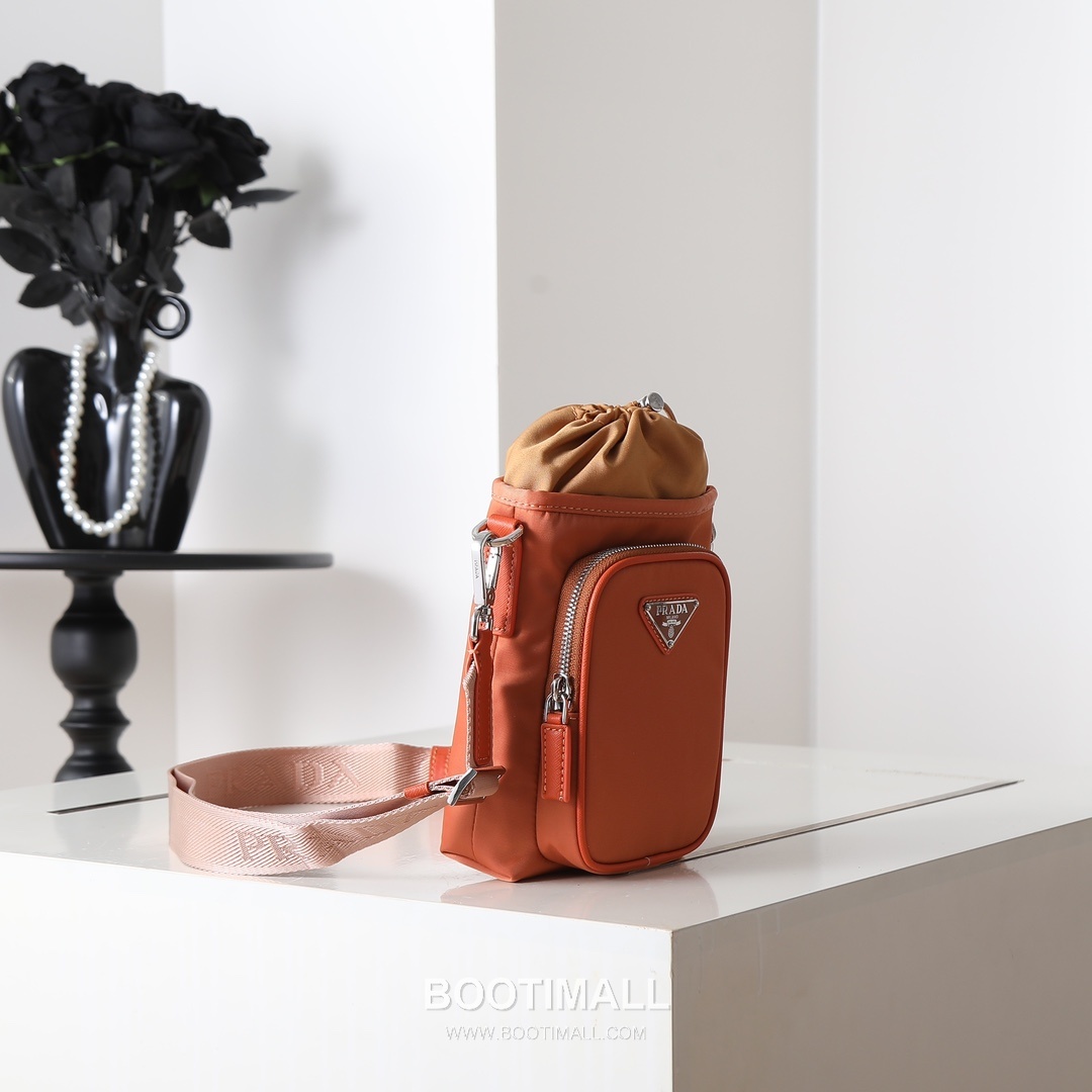 Prada Re-Nylon Phone Pouch Re-Nylon New Color 프라다 리나일론 폰 파우치 2ZH155 리나일론(재생 나일론) 뉴 컬러 18cm 2