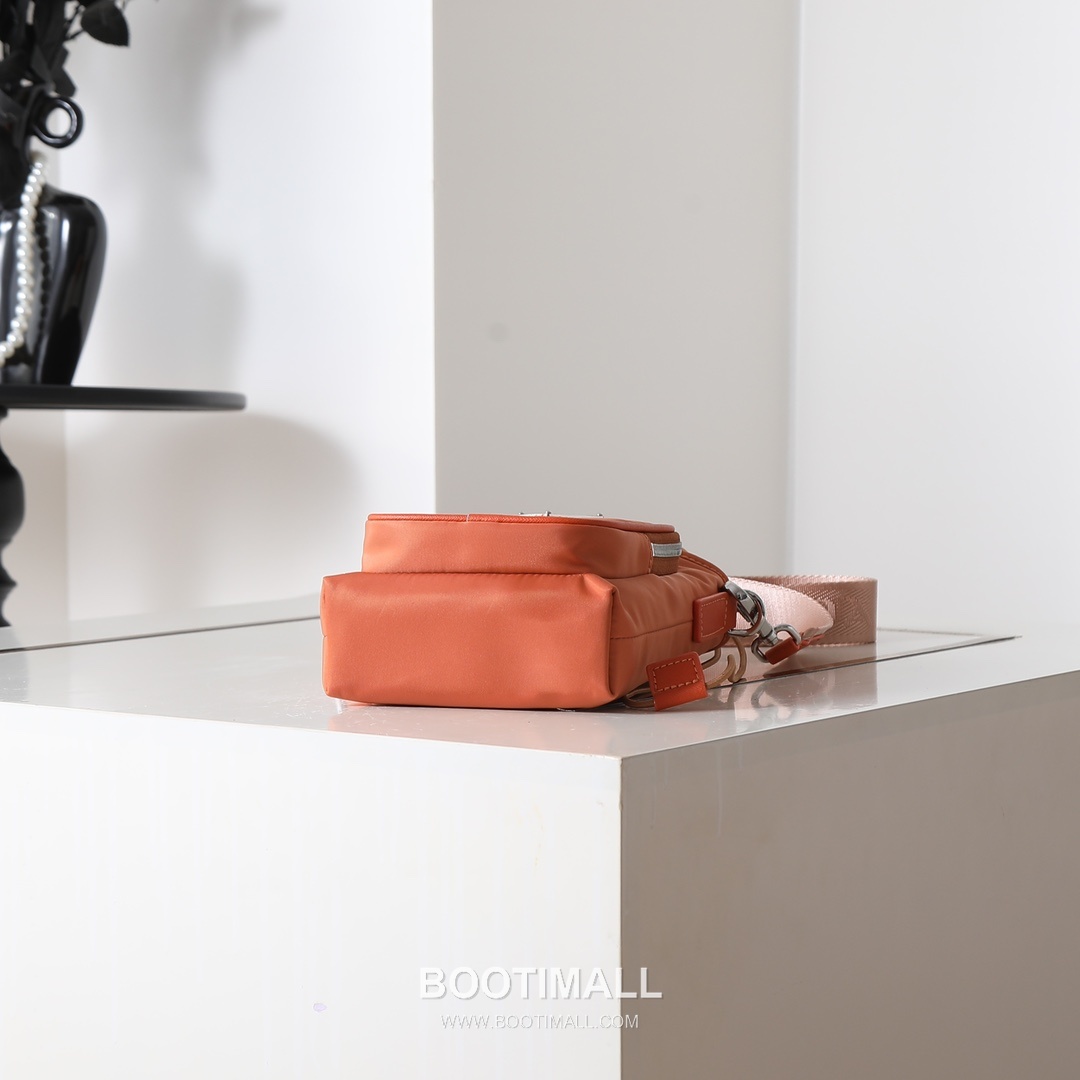 Prada Re-Nylon Phone Pouch Re-Nylon New Color 프라다 리나일론 폰 파우치 2ZH155 리나일론(재생 나일론) 뉴 컬러 18cm 4