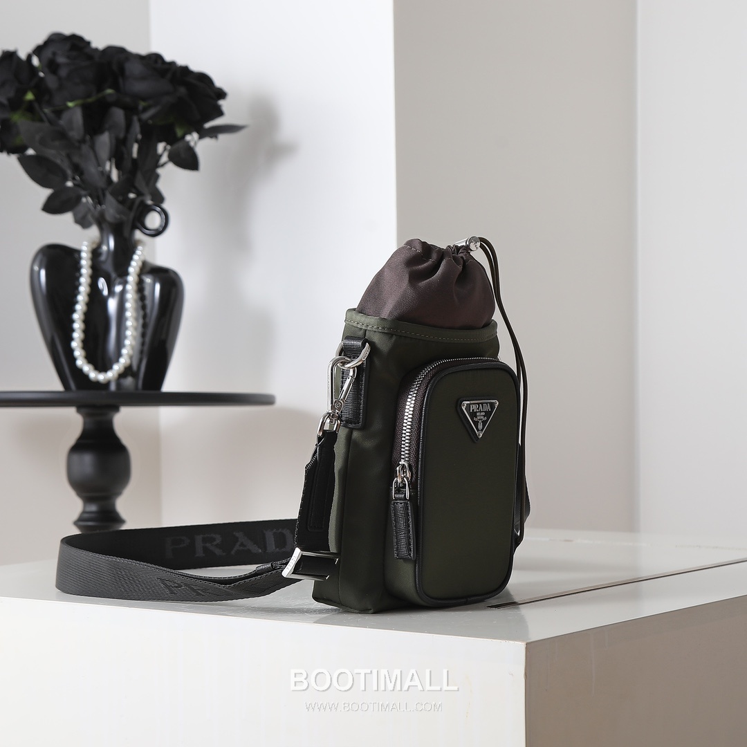 Prada Re-Nylon Phone Pouch Re-Nylon New Color 프라다 리나일론 폰 파우치 2ZH155 리나일론(재생 나일론) 뉴 컬러 18cm 3