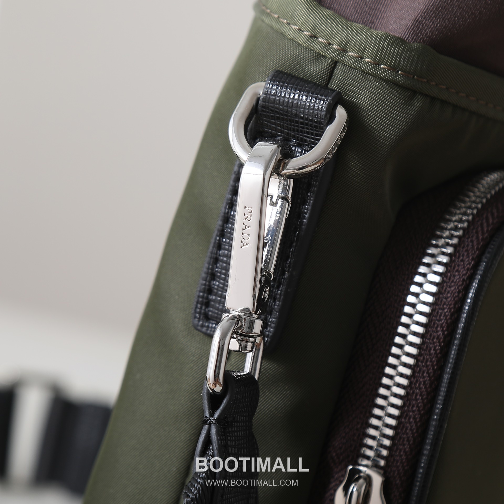 Prada Re-Nylon Phone Pouch Re-Nylon New Color 프라다 리나일론 폰 파우치 2ZH155 리나일론(재생 나일론) 뉴 컬러 18cm 6