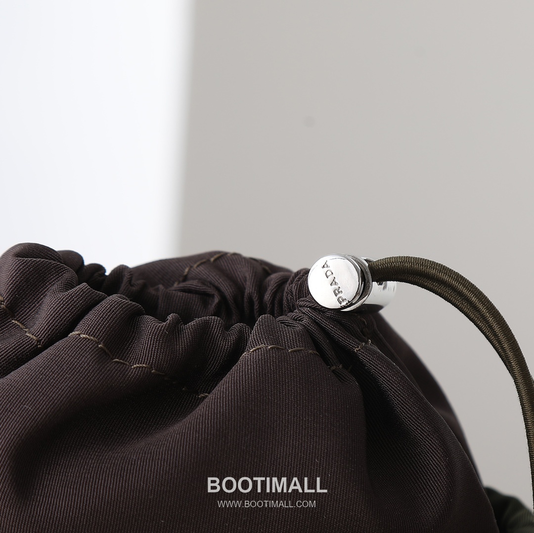 Prada Re-Nylon Phone Pouch Re-Nylon New Color 프라다 리나일론 폰 파우치 2ZH155 리나일론(재생 나일론) 뉴 컬러 18cm 7