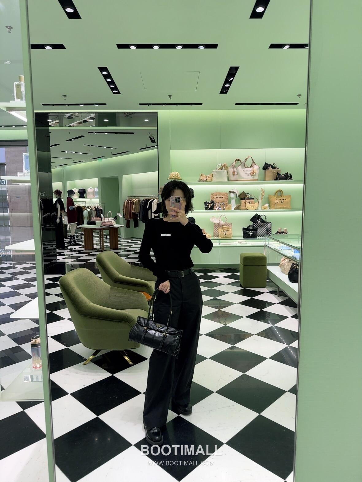 Prada Soft Lux Bag Waxed Leather Black Shoulder Bag 프라다 소프트 럭스 백 1BD376 왁스드 레더 블랙 숄더백 31cm 1