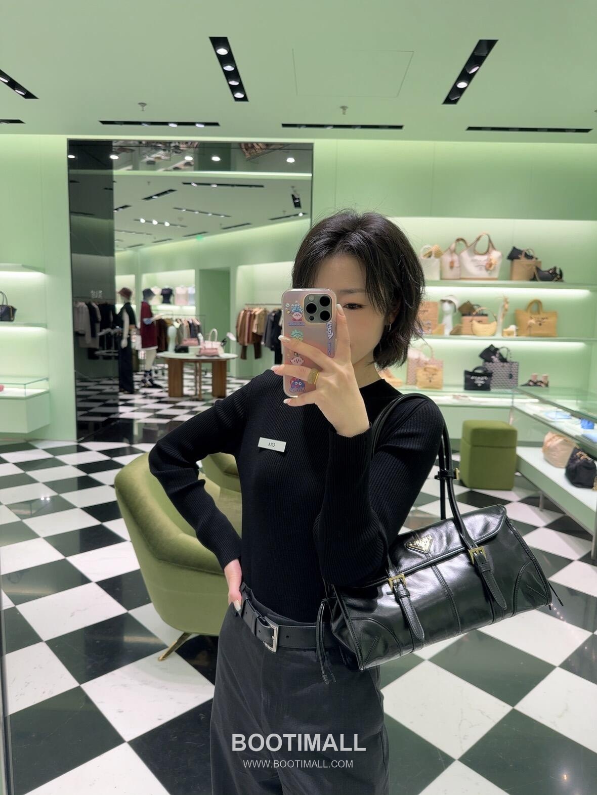 Prada Soft Lux Bag Waxed Leather Black Shoulder Bag 프라다 소프트 럭스 백 1BD376 왁스드 레더 블랙 숄더백 31cm 2