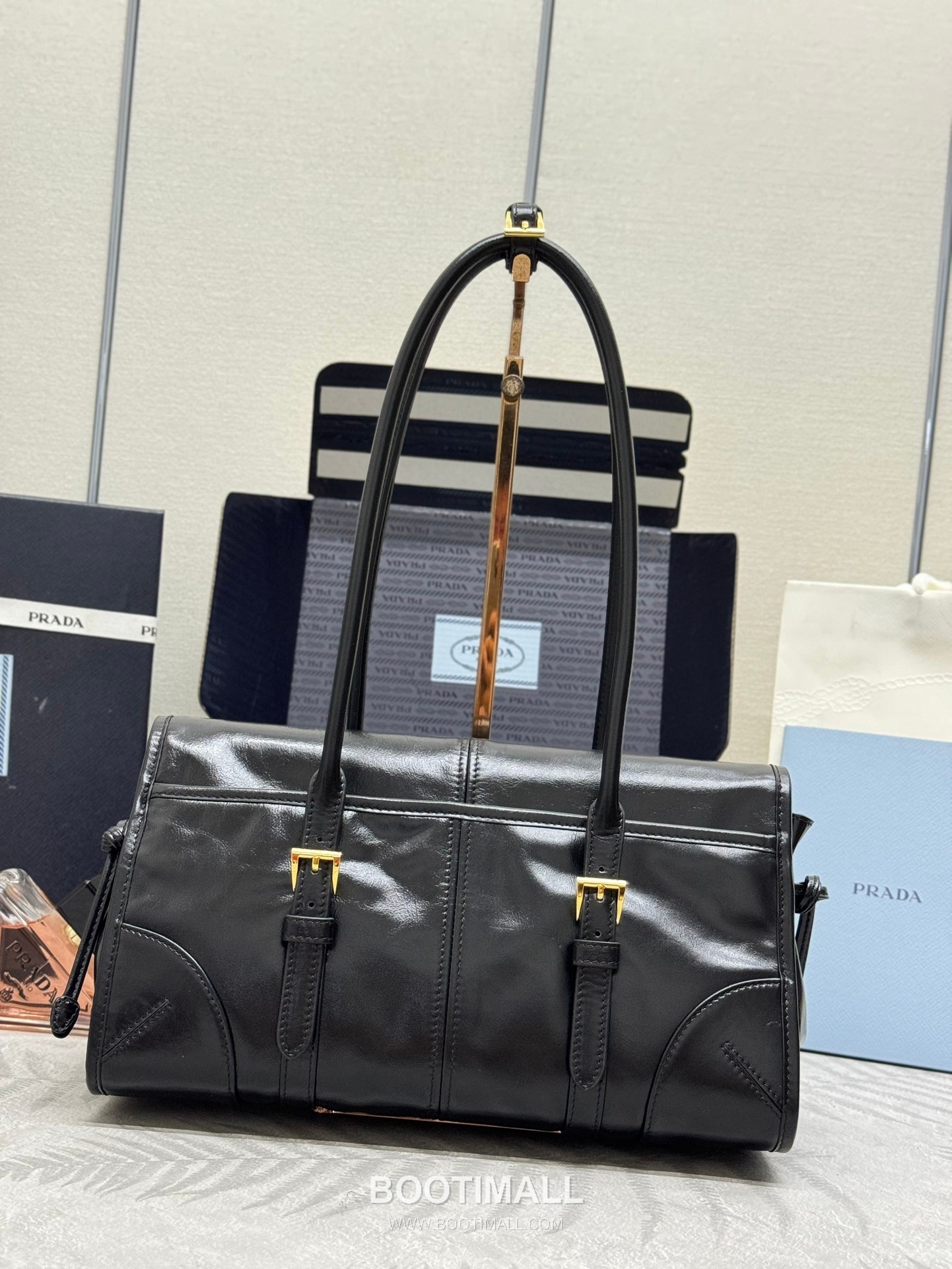 Prada Soft Lux Bag Waxed Leather Black Shoulder Bag 프라다 소프트 럭스 백 1BD376 왁스드 레더 블랙 숄더백 31cm 10