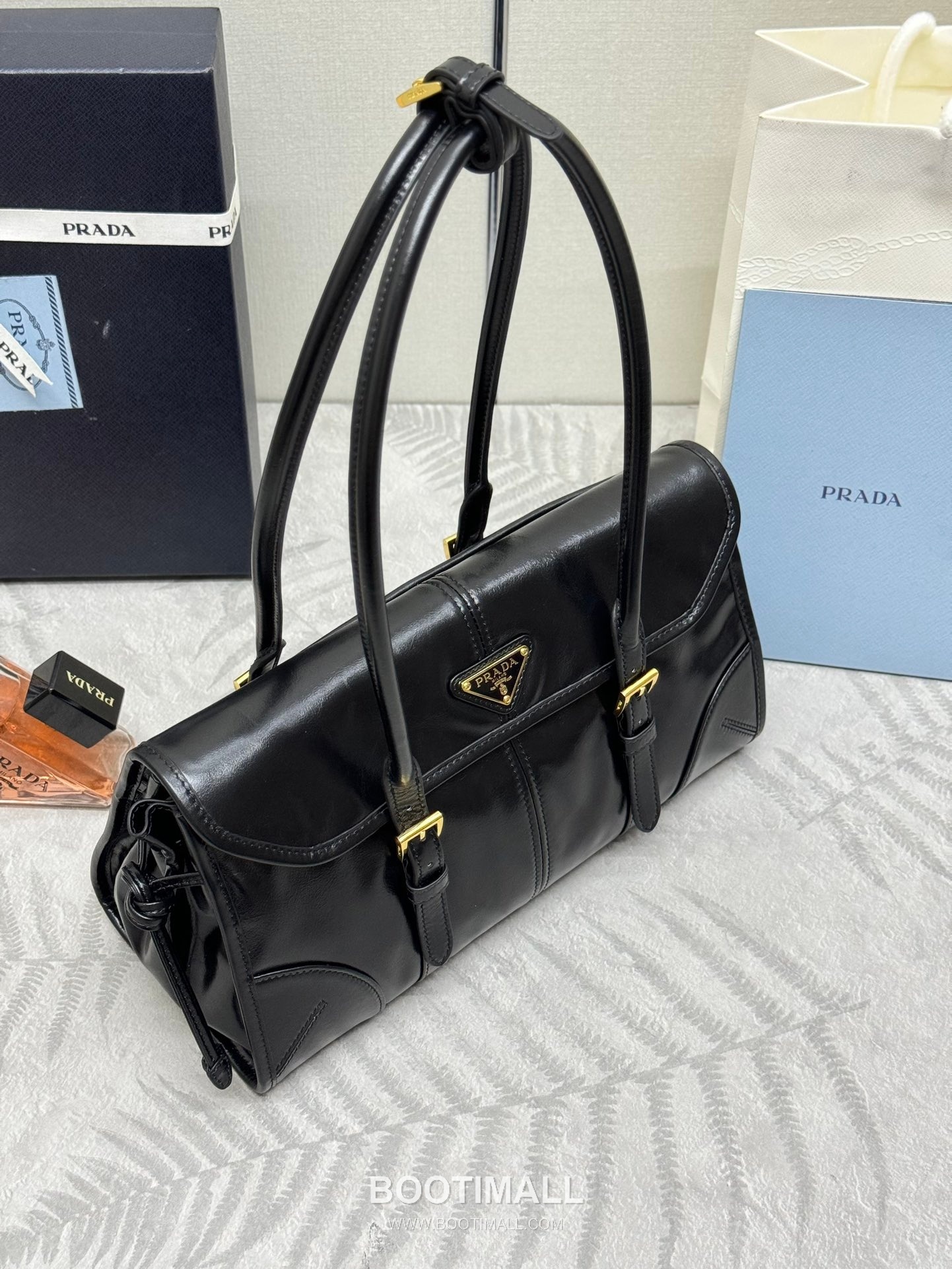 Prada Soft Lux Bag Waxed Leather Black Shoulder Bag 프라다 소프트 럭스 백 1BD376 왁스드 레더 블랙 숄더백 31cm 11