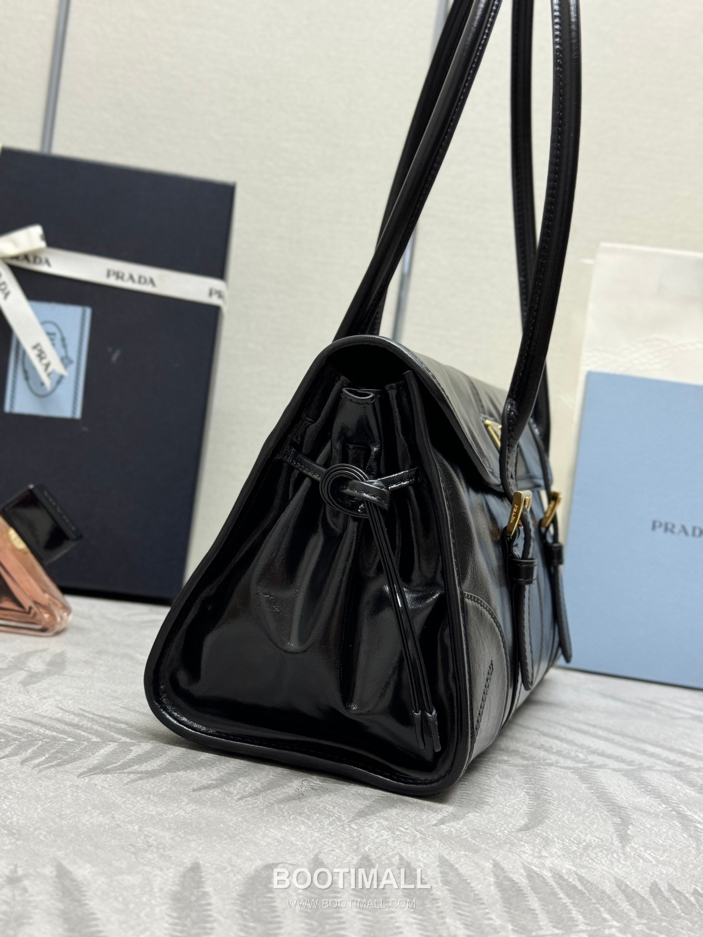 Prada Soft Lux Bag Waxed Leather Black Shoulder Bag 프라다 소프트 럭스 백 1BD376 왁스드 레더 블랙 숄더백 31cm 12