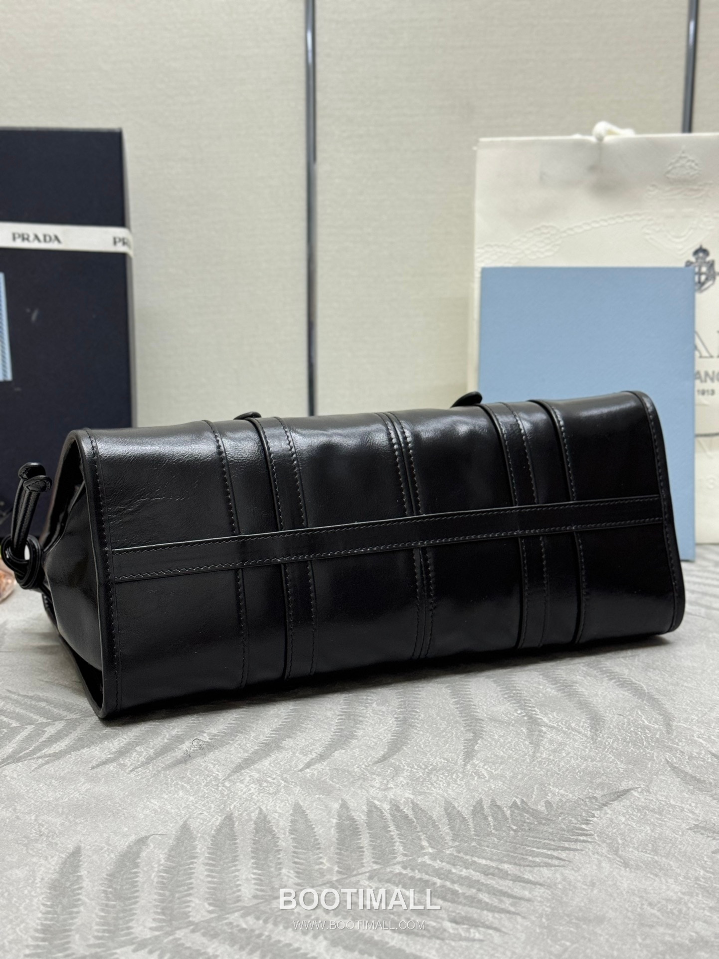 Prada Soft Lux Bag Waxed Leather Black Shoulder Bag 프라다 소프트 럭스 백 1BD376 왁스드 레더 블랙 숄더백 31cm 13