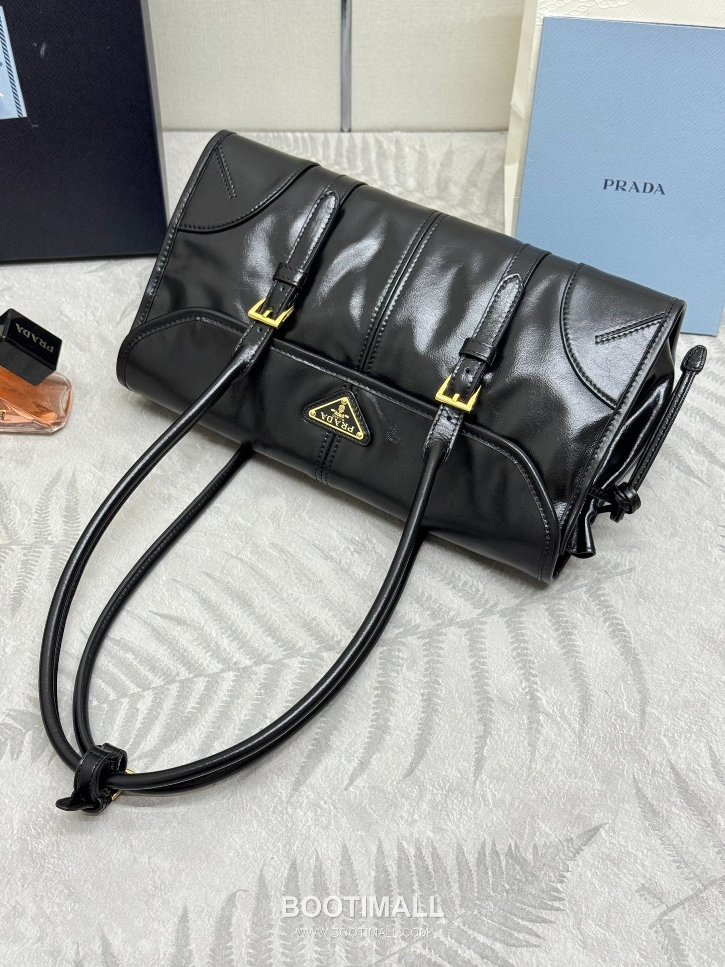 Prada Soft Lux Bag Waxed Leather Black Shoulder Bag 프라다 소프트 럭스 백 1BD376 왁스드 레더 블랙 숄더백 31cm 14
