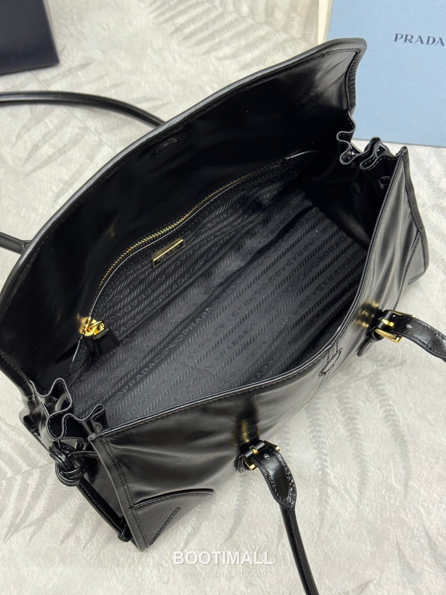 Prada Soft Lux Bag Waxed Leather Black Shoulder Bag 프라다 소프트 럭스 백 1BD376 왁스드 레더 블랙 숄더백 31cm 16