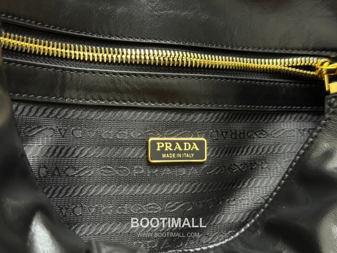 Prada Soft Lux Bag Waxed Leather Black Shoulder Bag 프라다 소프트 럭스 백 1BD376 왁스드 레더 블랙 숄더백 31cm 17