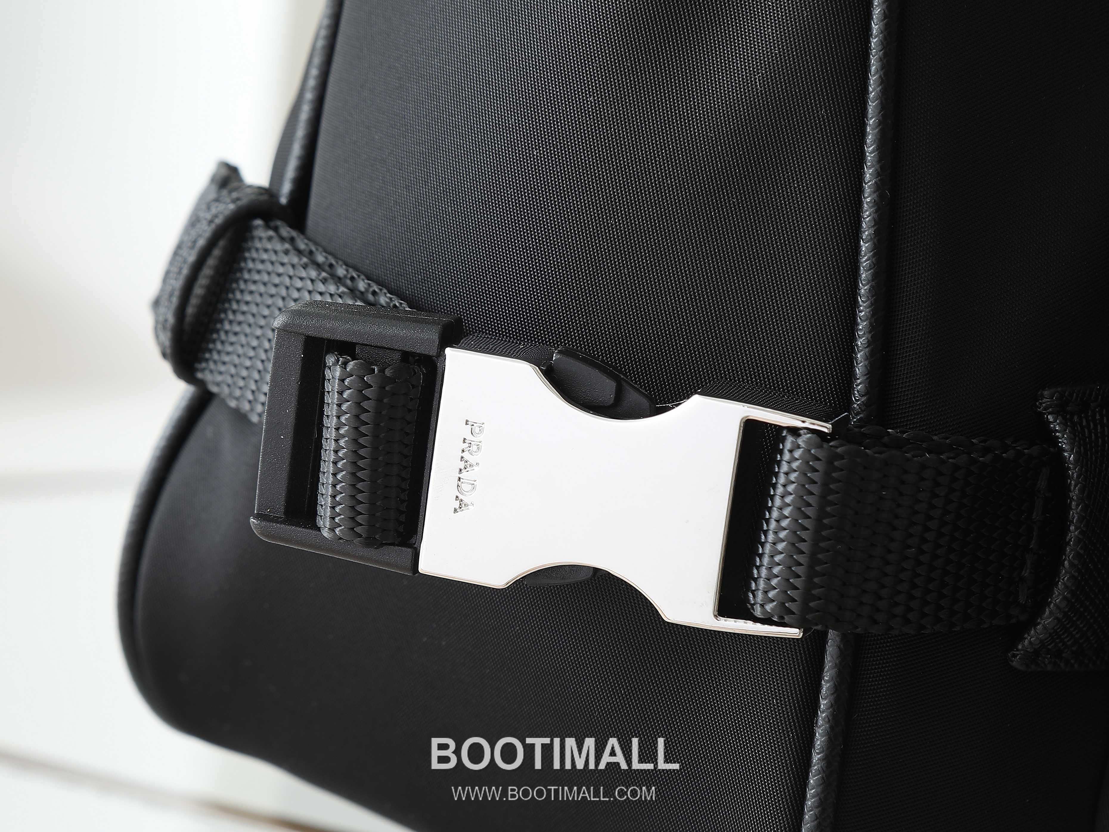 Prada Messenger Bag Re-Nylon, Saffiano Leather Trim Black 프라다 2VH192 메신저백 리나일론, 사피아노 레더 트리밍 블랙 28cm 6