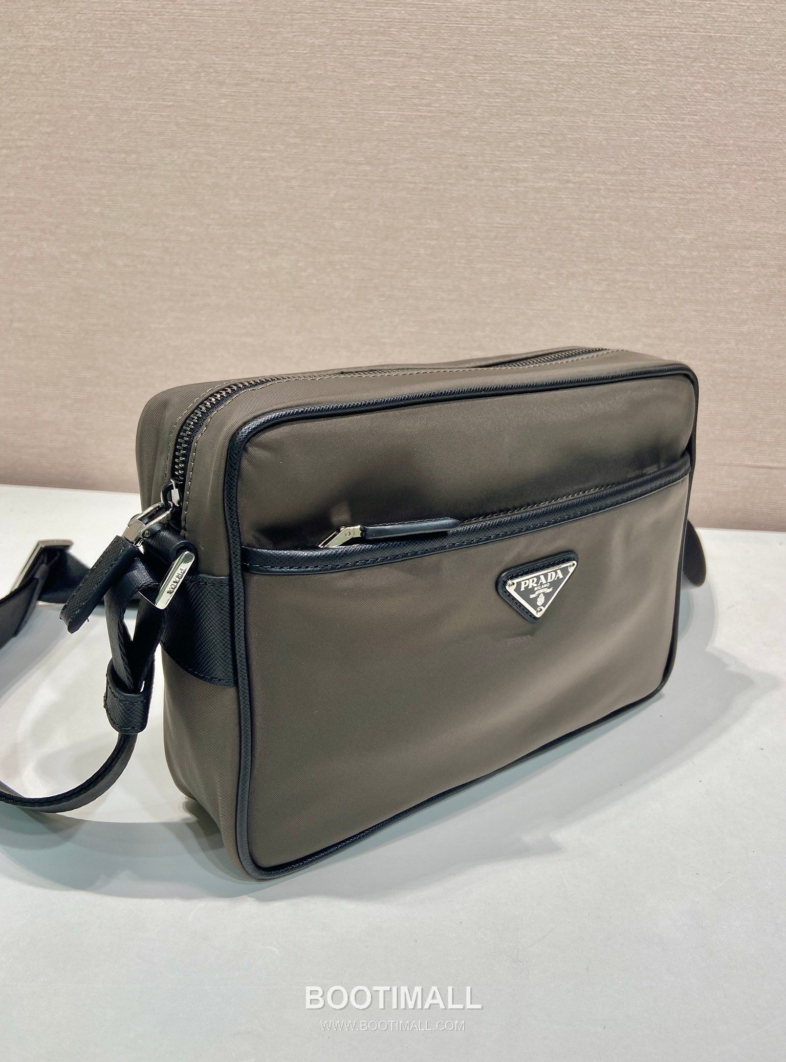 Prada Nylon Bag Nylon with Saffiano Leather Trim New Color Crossbody Bag 프라다 2VH048 나일론 백 나일론 + 사피아노 가죽 트리밍 신상 컬러 크로스백 23cm 2