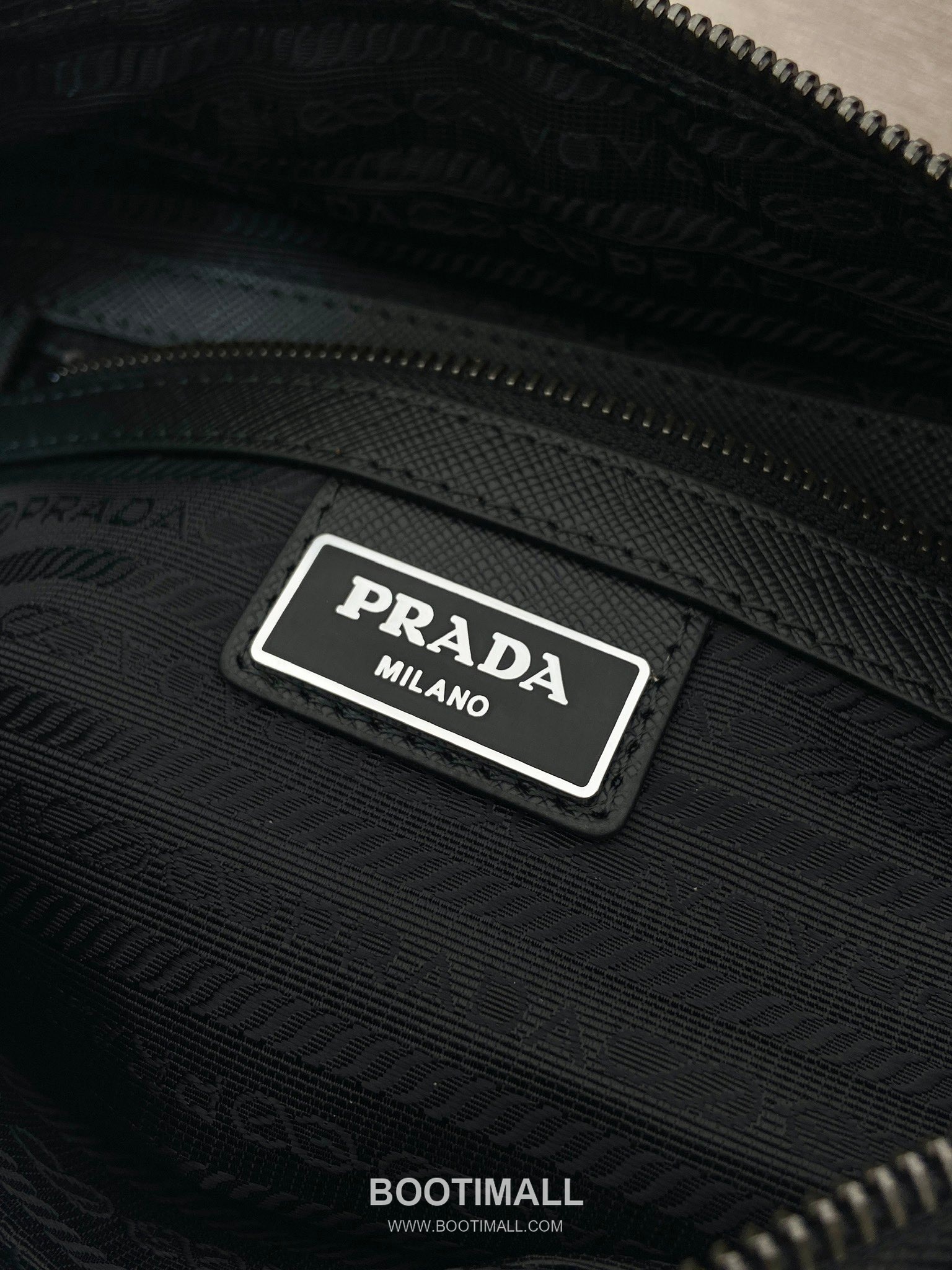 Prada Nylon Bag Nylon with Saffiano Leather Trim New Color Crossbody Bag 프라다 2VH048 나일론 백 나일론 + 사피아노 가죽 트리밍 신상 컬러 크로스백 23cm 9