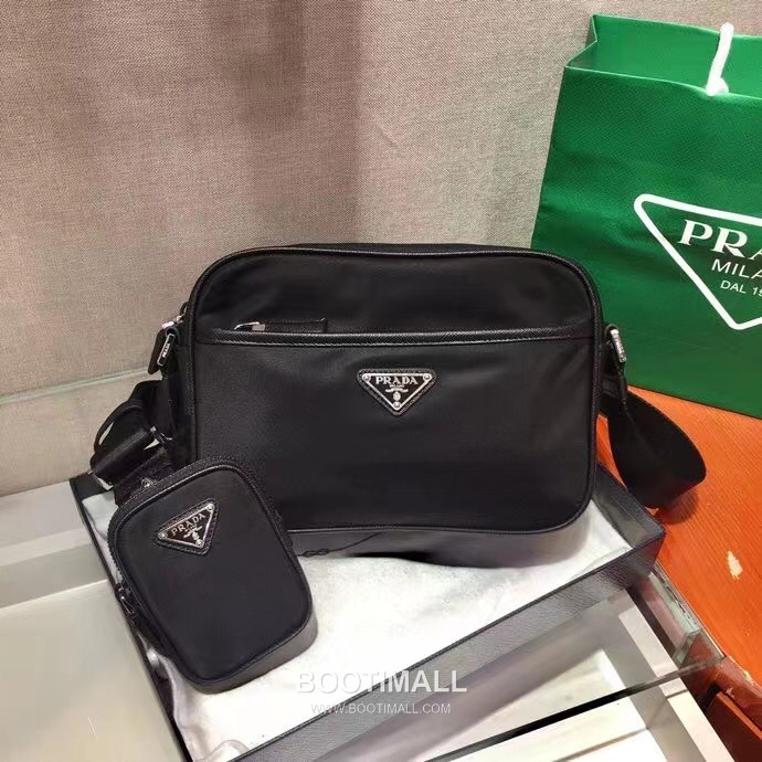 Prada Nylon Bag Nylon, Saffiano Leather Trim Black Crossbody Bag 프라다 2VH048 나일론 백 나일론, 사피아노 가죽 트리밍 블랙 크로스백 23cm 1