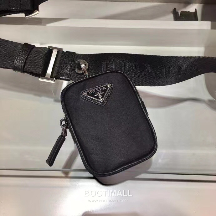 Prada Nylon Bag Nylon, Saffiano Leather Trim Black Crossbody Bag 프라다 2VH048 나일론 백 나일론, 사피아노 가죽 트리밍 블랙 크로스백 23cm 7