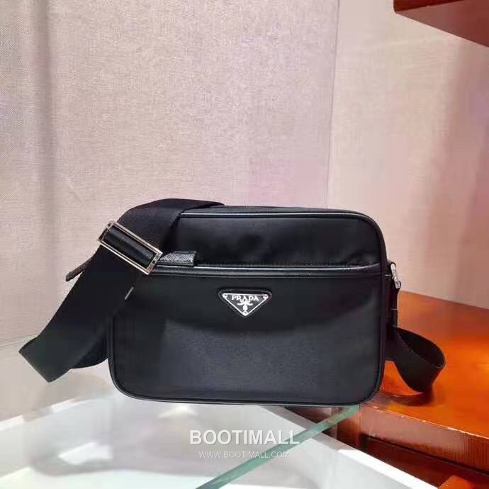 Prada Nylon Bag Nylon with Saffiano Leather Trim Black Crossbody Bag 프라다 2VH048 나일론 백 나일론 + 사피아노 가죽 트리밍 블랙 크로스백 23cm 1