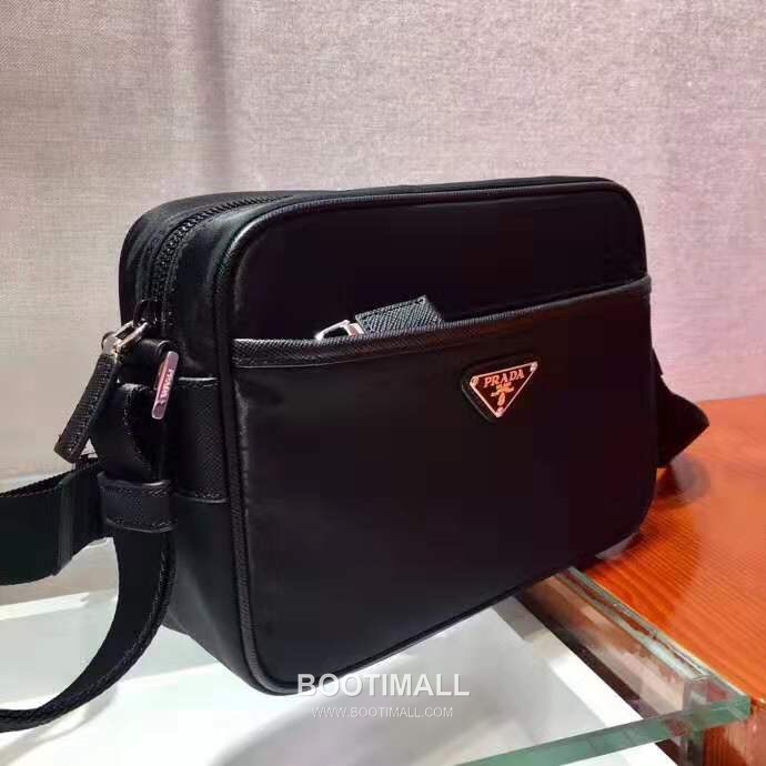 Prada Nylon Bag Nylon with Saffiano Leather Trim Black Crossbody Bag 프라다 2VH048 나일론 백 나일론 + 사피아노 가죽 트리밍 블랙 크로스백 23cm 2