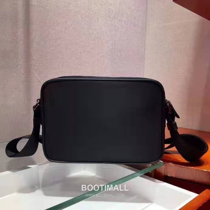 Prada Nylon Bag Nylon with Saffiano Leather Trim Black Crossbody Bag 프라다 2VH048 나일론 백 나일론 + 사피아노 가죽 트리밍 블랙 크로스백 23cm 3