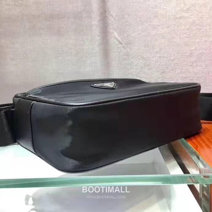 Prada Nylon Bag Nylon with Saffiano Leather Trim Black Crossbody Bag 프라다 2VH048 나일론 백 나일론 + 사피아노 가죽 트리밍 블랙 크로스백 23cm 4