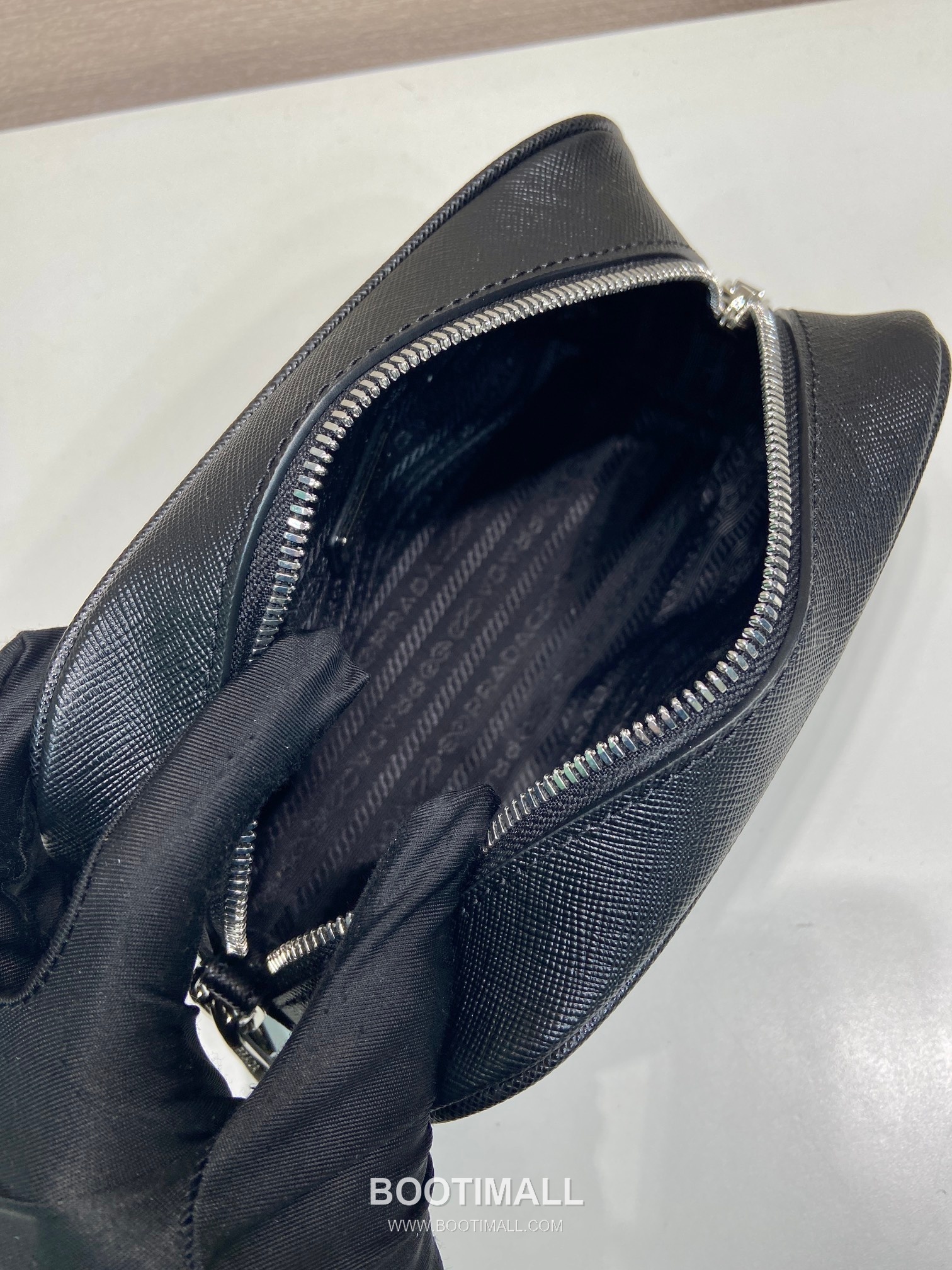 Prada Saffiano Small Pouch Saffiano Leather Black 프라다 사피아노 스몰 파우치 2NE045 사피아노 가죽 블랙 20cm 8