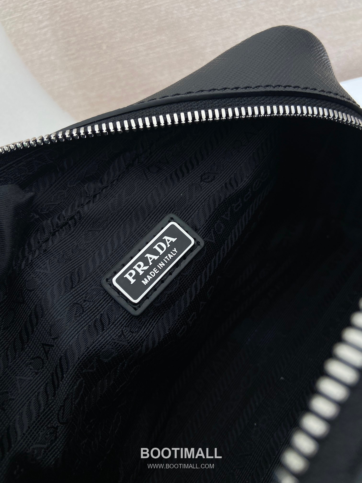 Prada Saffiano Small Pouch Saffiano Leather Black 프라다 사피아노 스몰 파우치 2NE045 사피아노 가죽 블랙 20cm 9