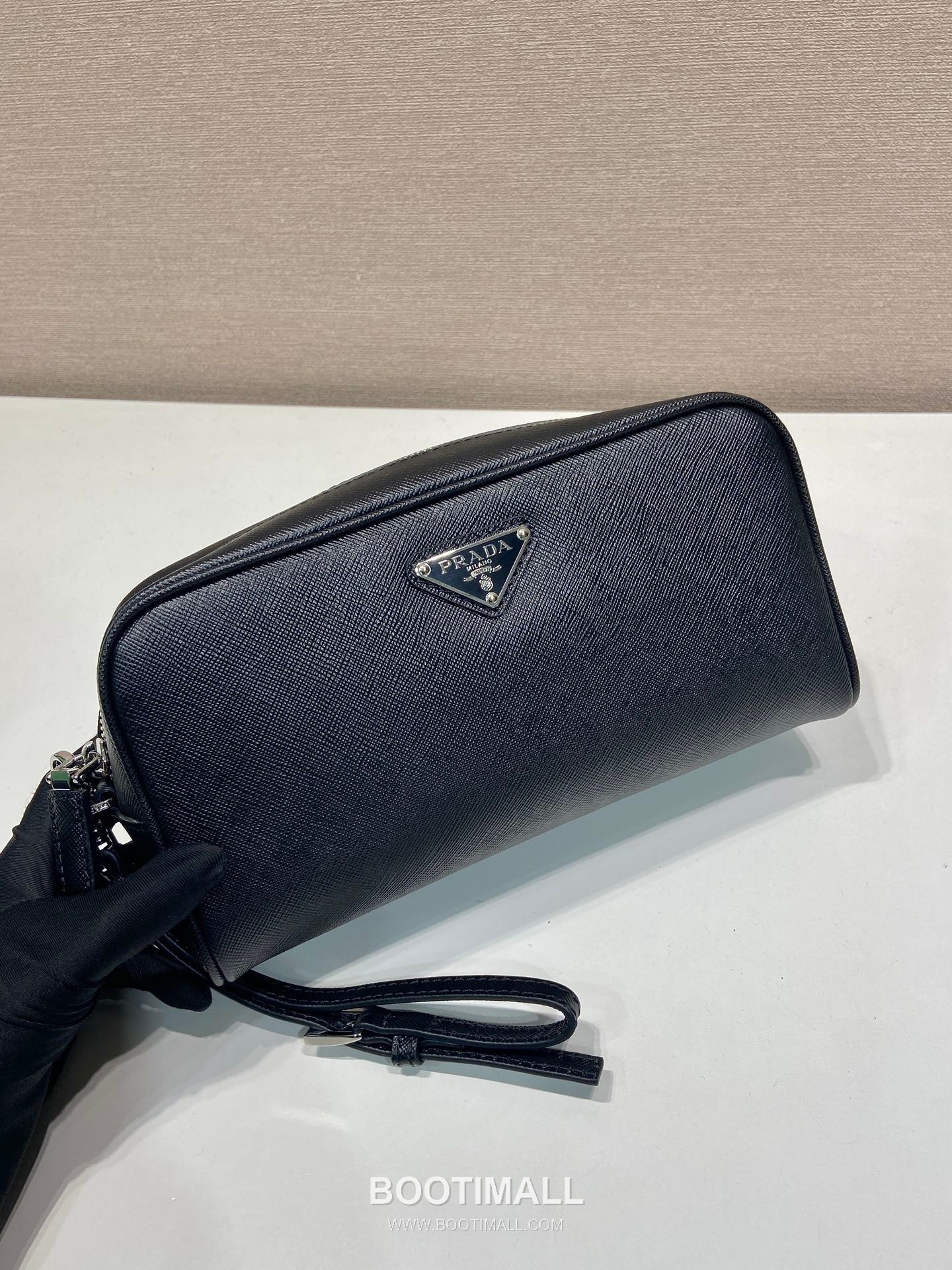Prada Large Pouch Saffiano Leather Black 프라다 2NE065 라지 파우치 사피아노 레더 블랙 22.5cm 2