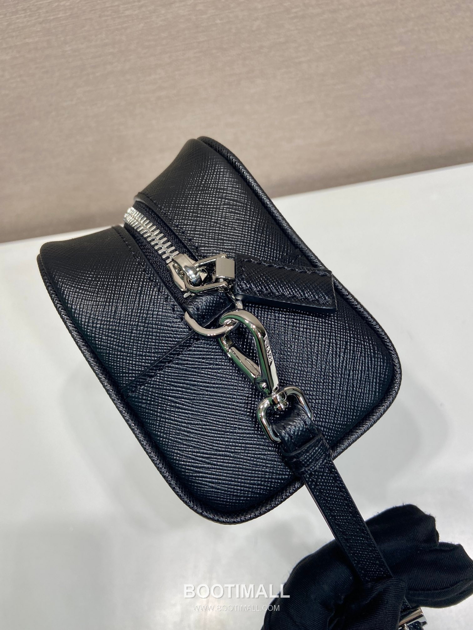 Prada Large Pouch Saffiano Leather Black 프라다 2NE065 라지 파우치 사피아노 레더 블랙 22.5cm 5