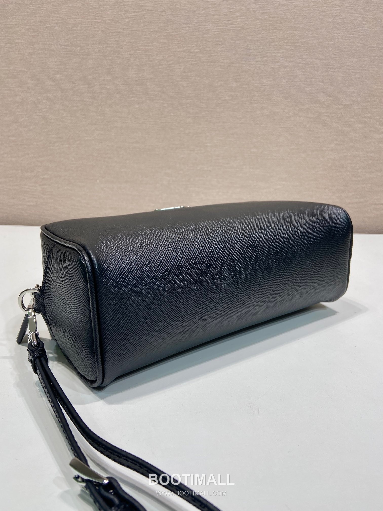 Prada Large Pouch Saffiano Leather Black 프라다 2NE065 라지 파우치 사피아노 레더 블랙 22.5cm 6