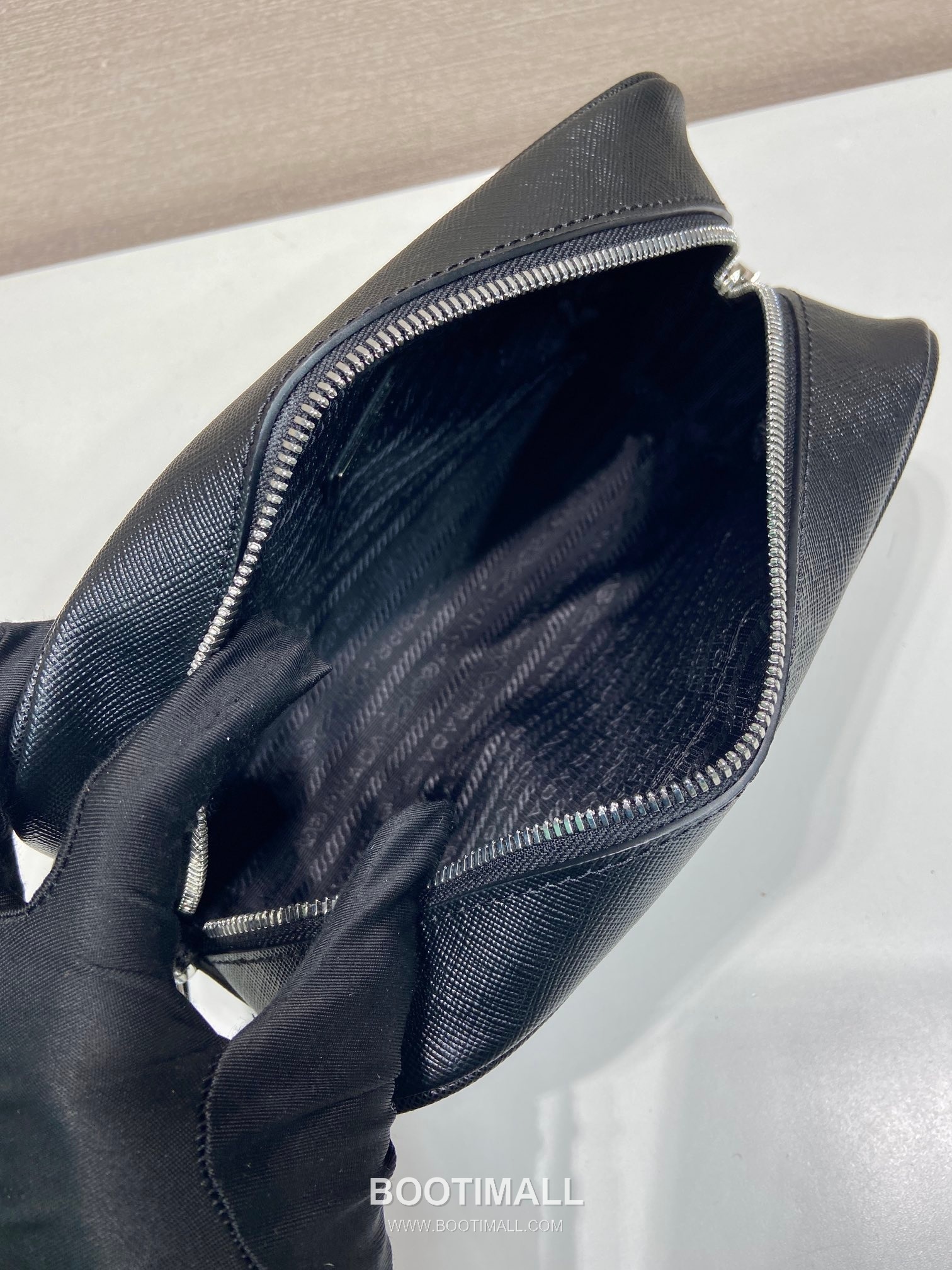 Prada Large Pouch Saffiano Leather Black 프라다 2NE065 라지 파우치 사피아노 레더 블랙 22.5cm 8