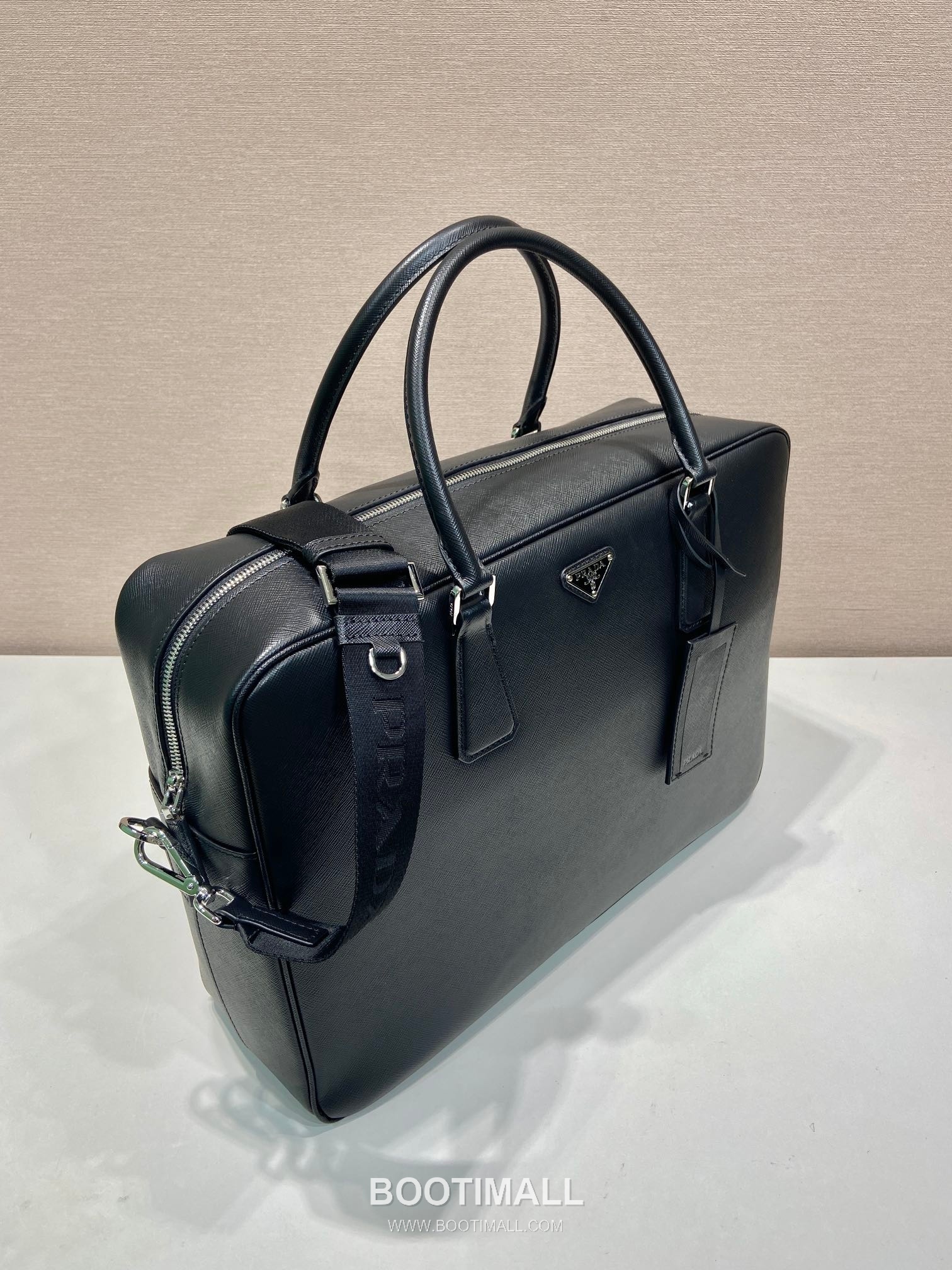 Prada Oversized Briefcase Cross-Grain Calf Leather Black 프라다 특대 브리프케이스 2VE026 크로스그레인 카프 레더 블랙 42cm 3