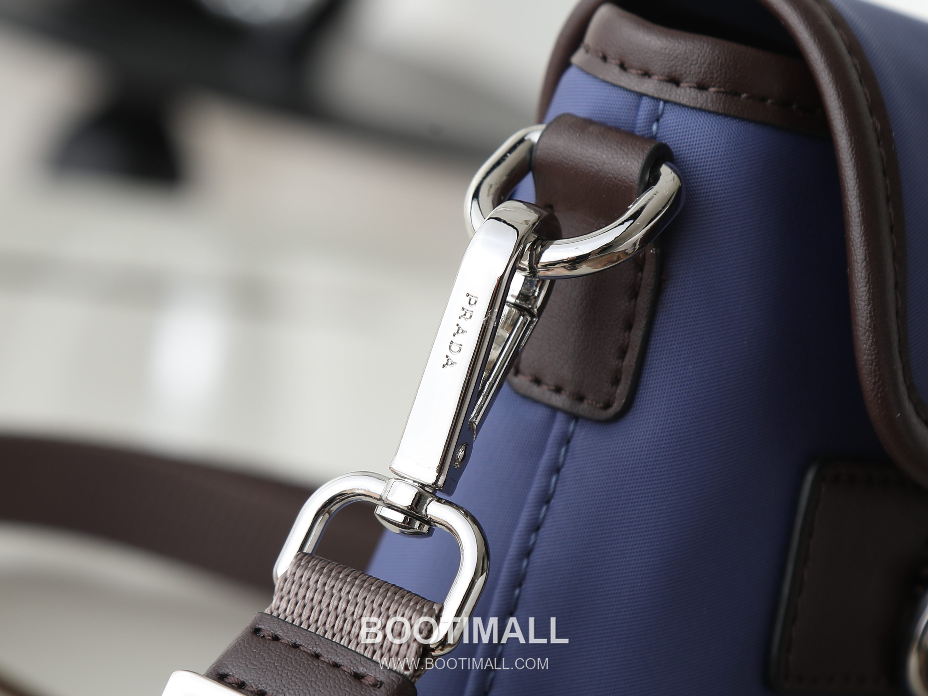 Prada Re-Nylon Phone Bag Re-Nylon, Leather Trim Black 프라다 리나일론 폰백 2ZT071 리나일론, 소가죽 트리밍 블랙 19cm 6