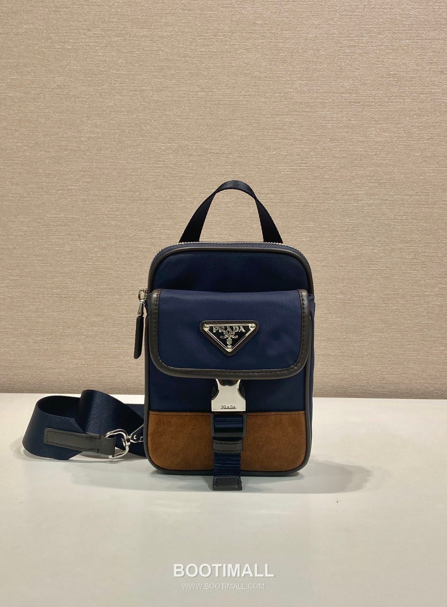 Prada Smartphone Chest Bag Re-Nylon, Saffiano Leather Black 프라다 스마트폰 체스트백 2ZH194 리나일론, 사피아노 레더 블랙 17cm 4