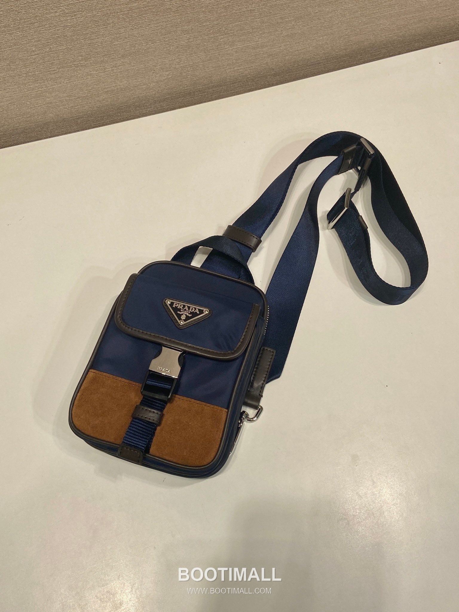Prada Smartphone Chest Bag Re-Nylon, Saffiano Leather Black 프라다 스마트폰 체스트백 2ZH194 리나일론, 사피아노 레더 블랙 17cm 6