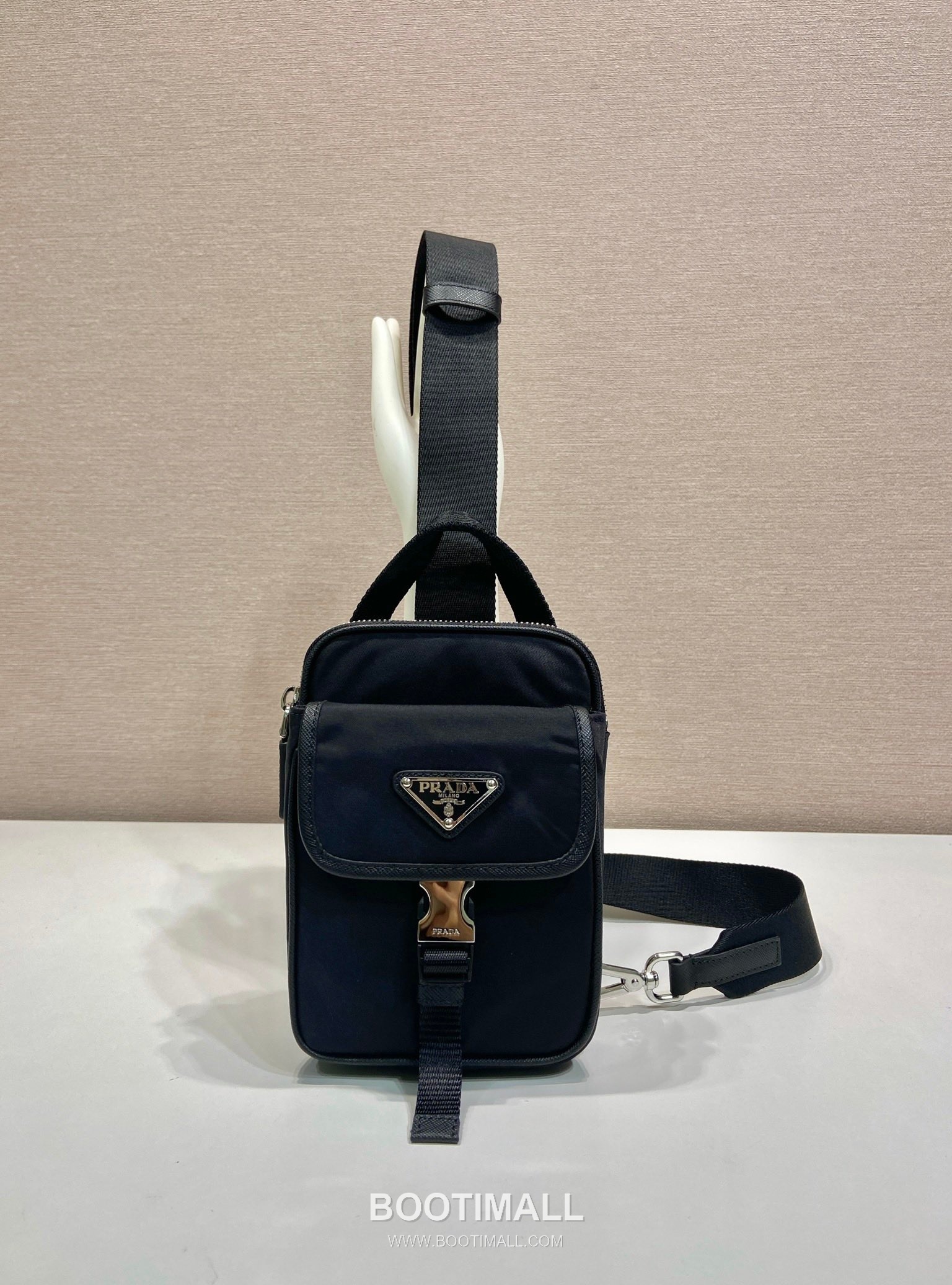 Prada Smartphone Chest Bag Re-Nylon, Saffiano Leather Black 프라다 스마트폰 체스트백 2ZH194 리나일론, 사피아노 레더 블랙 17cm 5