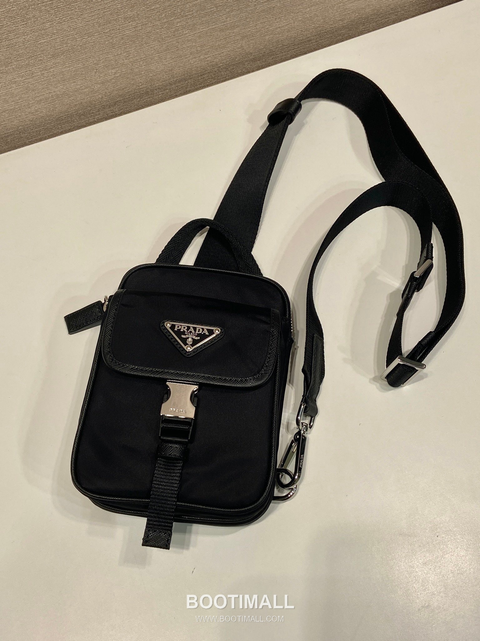 Prada Smartphone Chest Bag Re-Nylon, Saffiano Leather Black 프라다 스마트폰 체스트백 2ZH194 리나일론, 사피아노 레더 블랙 17cm 8